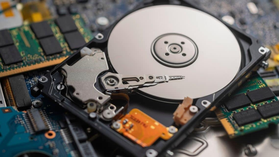 7 Warning Signs Of Hard Drive Failure (Back Up Before It's Too Late)