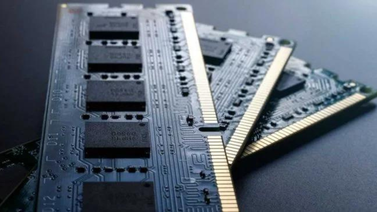 Understanding the different types of computer memory: DDR, DDR2, DDR3, DDR4